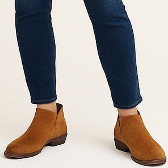 Born SZ 8 Brie Bootie Taupe Distressed Suede Boho Hippie Festival Concert Fall - Picture 1 of 9
